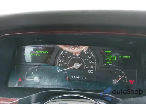 2003 Lincoln Town Car Signature from USA, damaged, VIN 1LNHM82W63Y660696